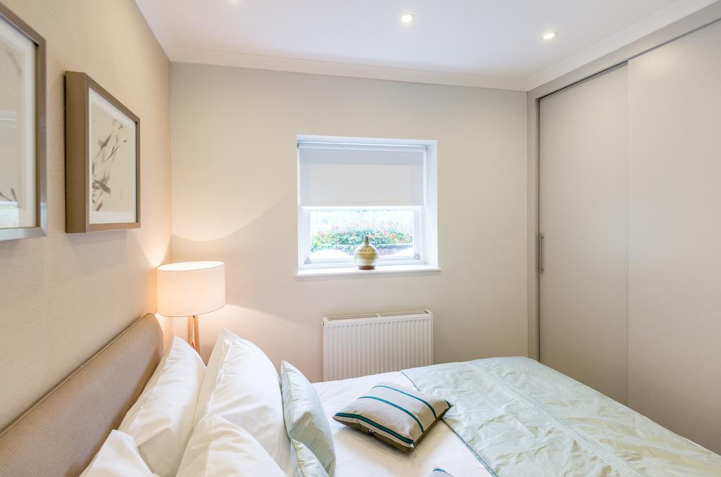 High Street Kensington Apartment London Room photo