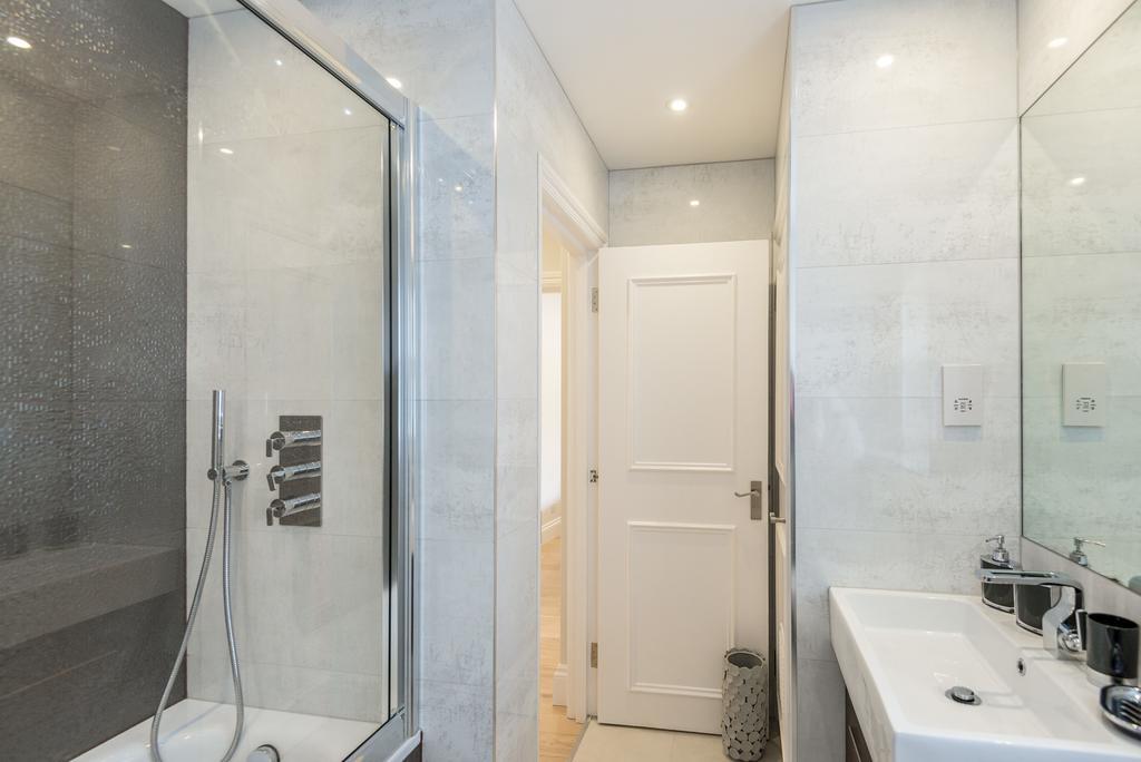 High Street Kensington Apartment London Room photo